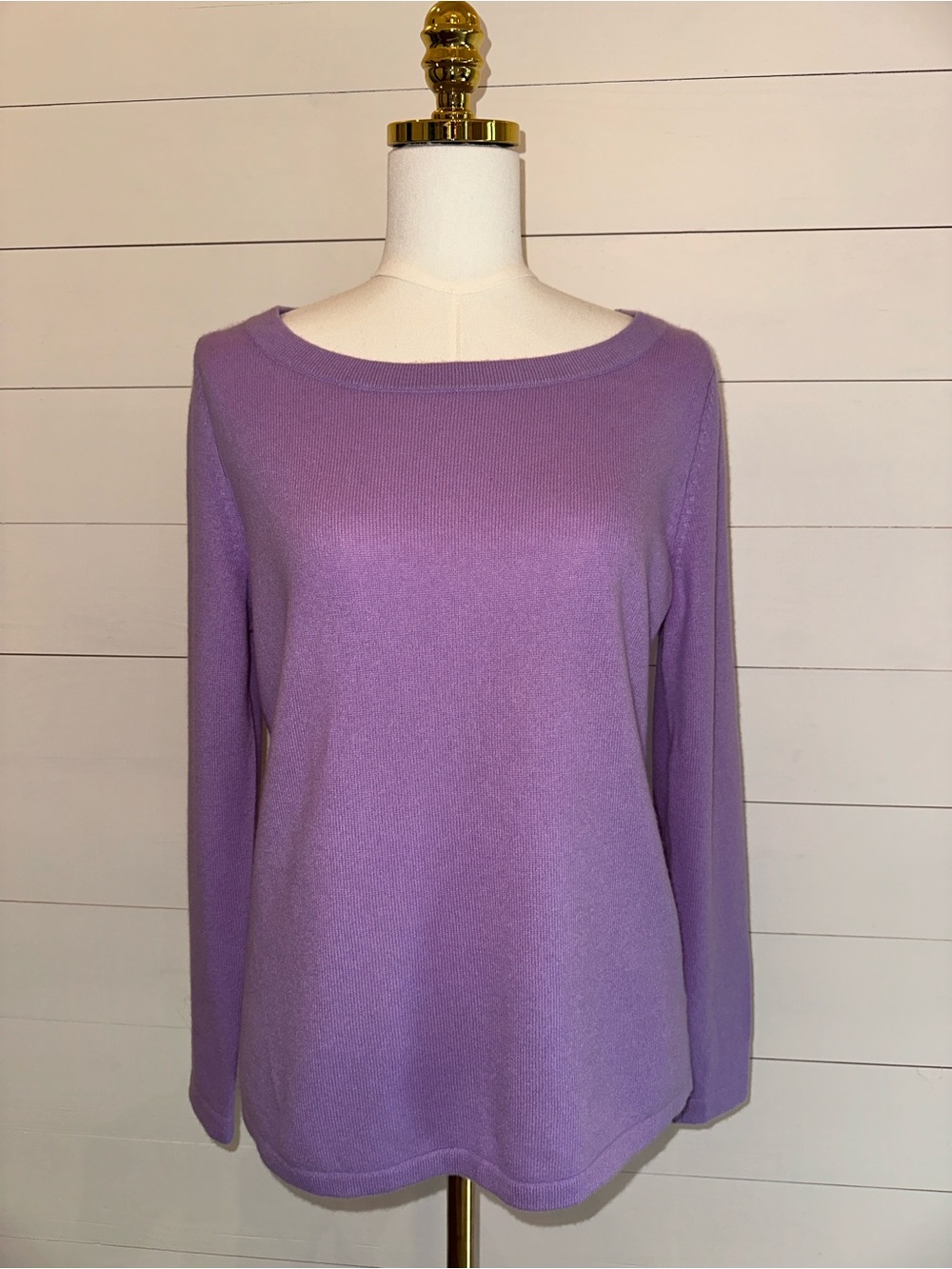 100% Cashmere Women's Lightweight Lavender Boatneck Sweater